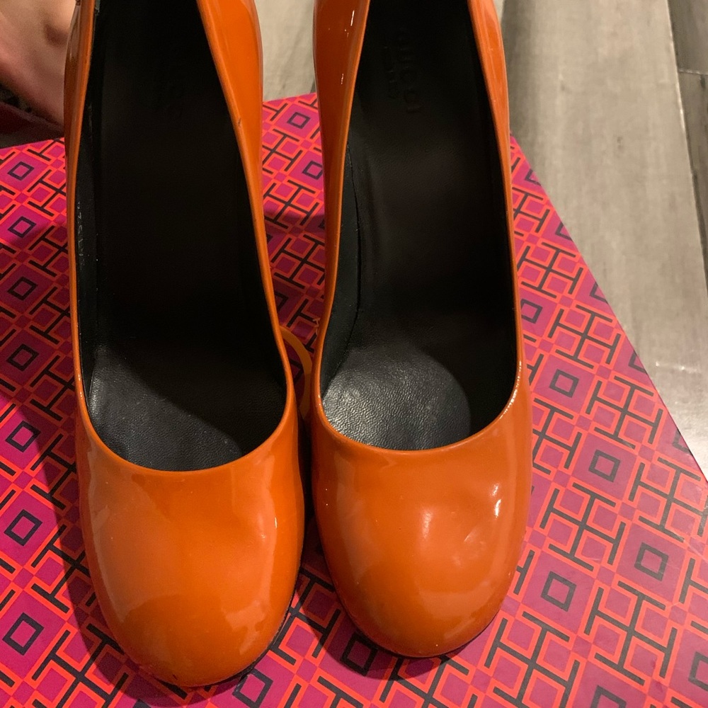 Authentic Gucci patent pump size 37